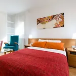 Vila Olimpica Apartment